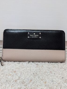 Kate Spade Two-Tone Black and Beige Zip Wallet